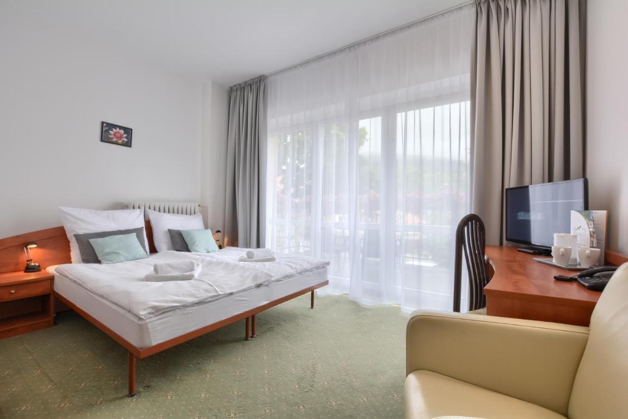 Hotel Krysztal Swieradow-Zdroj Bagian luar foto