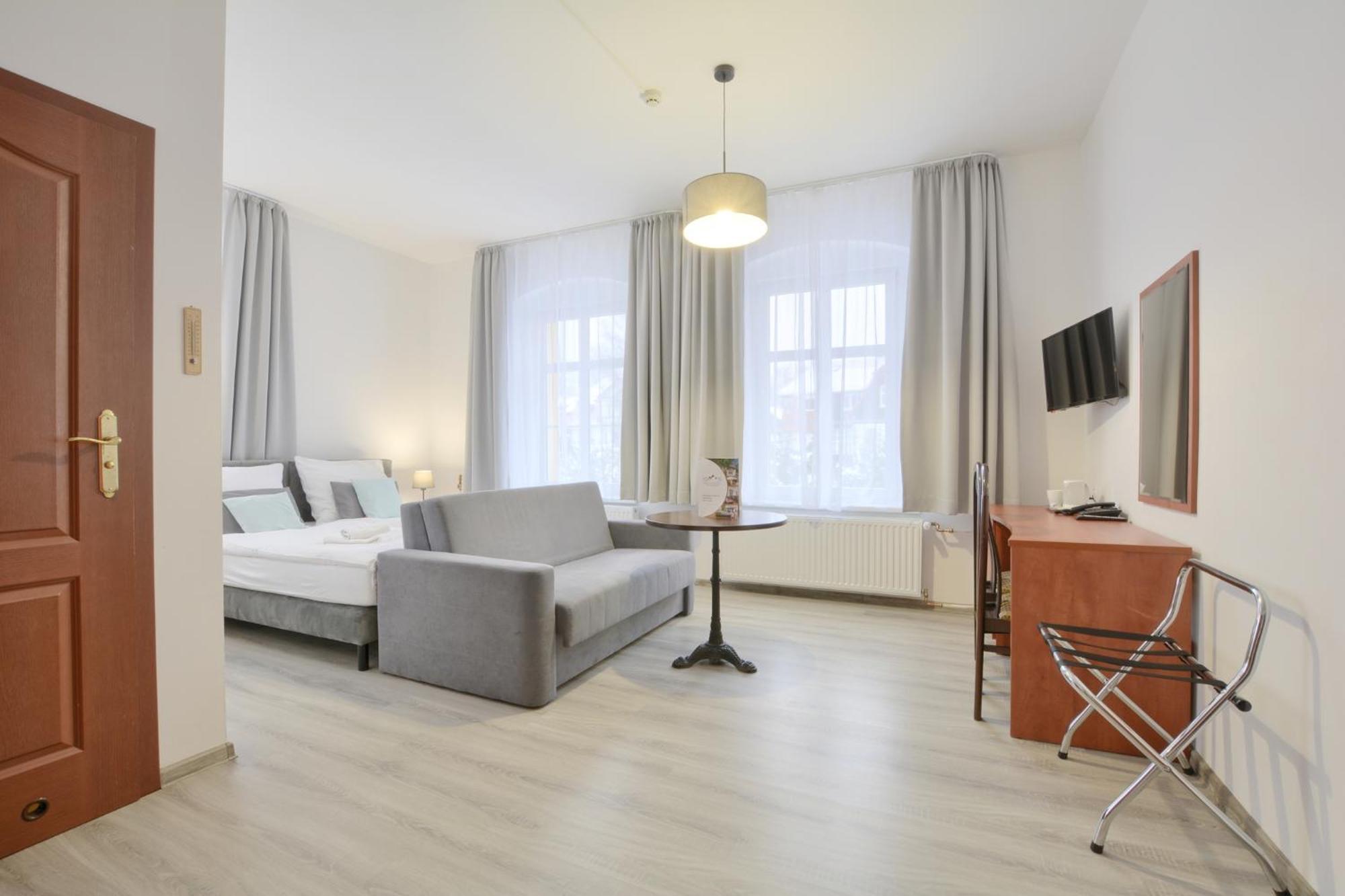 Hotel Krysztal Swieradow-Zdroj Bagian luar foto